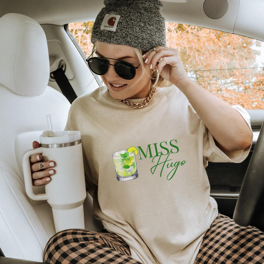 Miss Hugo Retro Aesthetic T-Shirt Cocktail Shirt Y2K Student Party Vintage Alcohol Gift Bestie Aperitifo Retro Mother Birthday Girl 90S von CincerelyYoursShop