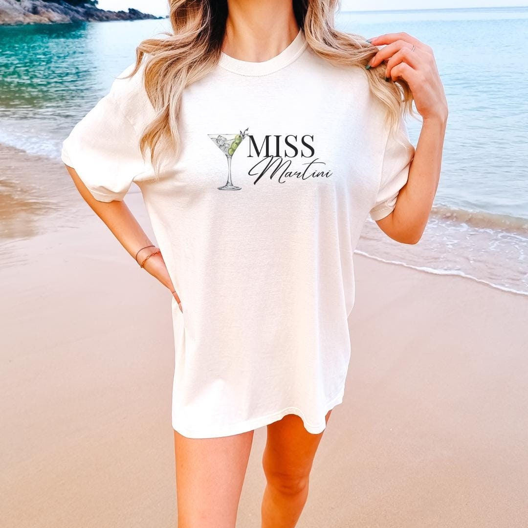 Miss Martini Retro T-Shirt Cocktail Dirty Tini Y2K Student Party Vintage Alcohol Gift Bestie Aperitifo Retro Mother Birthday Girl 90S von CincerelyYoursShop