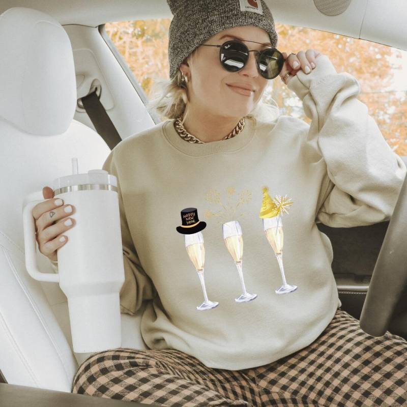 New Year Sweatshirt Prosecco Personalized Champagne New Years Eve Matching Party Pullover Y2K Cocktail Lover Gift 90S Nye Crew von CincerelyYoursShop