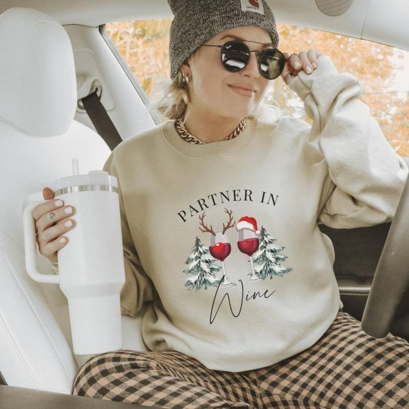 Partner in Wine Party Christmas Sweatshirt Personalized Group Shirt Apres Ski Vacay Group Girls-Trip Glas Reindeer Custom Bestie Gift von CincerelyYoursShop
