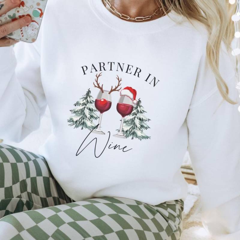 Partner in Wine Party Christmas Sweatshirt Personalized Group Shirt Apres Ski Vacay Group Girls-Trip Glas Reindeer Custom Bestie Gift von CincerelyYoursShop