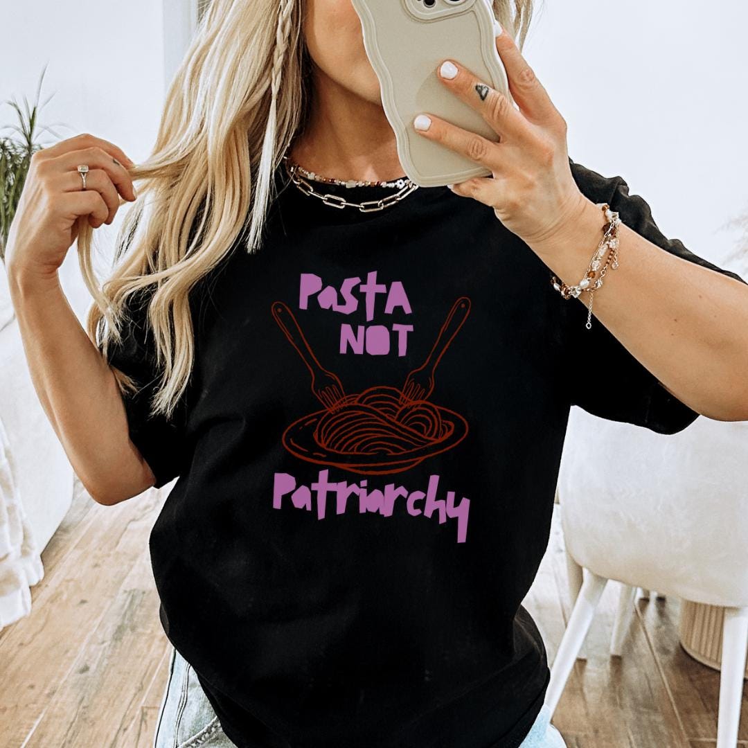 Pasta Not Patriarchy Oversized Noddle Retro Shirt Feminist Gift Feminism Cheese Italian Y2K Pride Vintage Equality Female Empowerment Food Pasta Not Patriarchy Oversized Noddle Retro Shirt Feminist Gift Feminism Cheese Italian Y2K Pride Vintage Equality Female Empowerment Food von CincerelyYoursShop