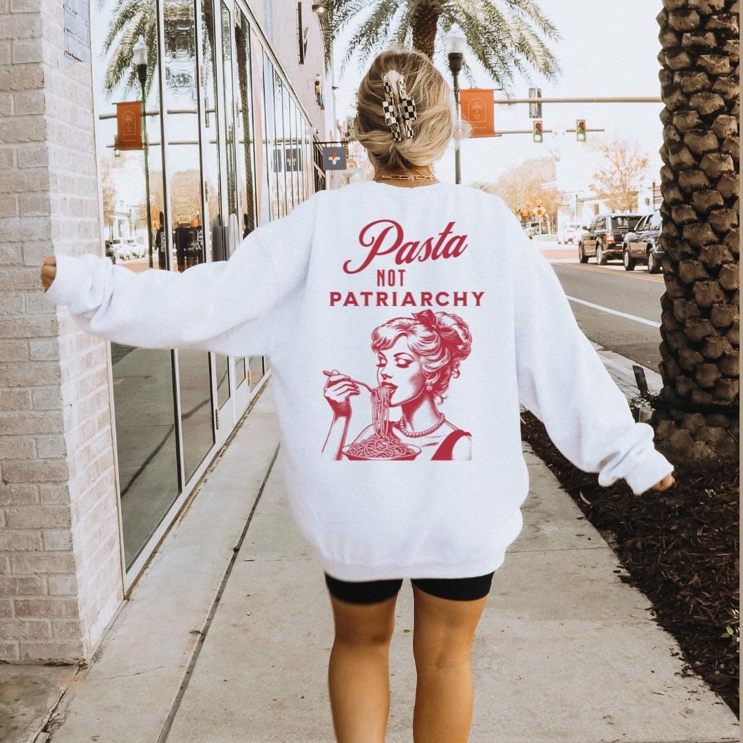 Pasta Not Patriarchy Oversized Noddle Retro Sweater Feminist Gift Feminism Cheese Italian Y2K Pride Vintage Equality Female Empowerment Food Pasta Not Patriarchy Oversized Noddle Retro Sweater Feminist Gift Feminism Cheese Italian Y2K Pride Vintage Equality Female Empowerment Food von CincerelyYoursShop