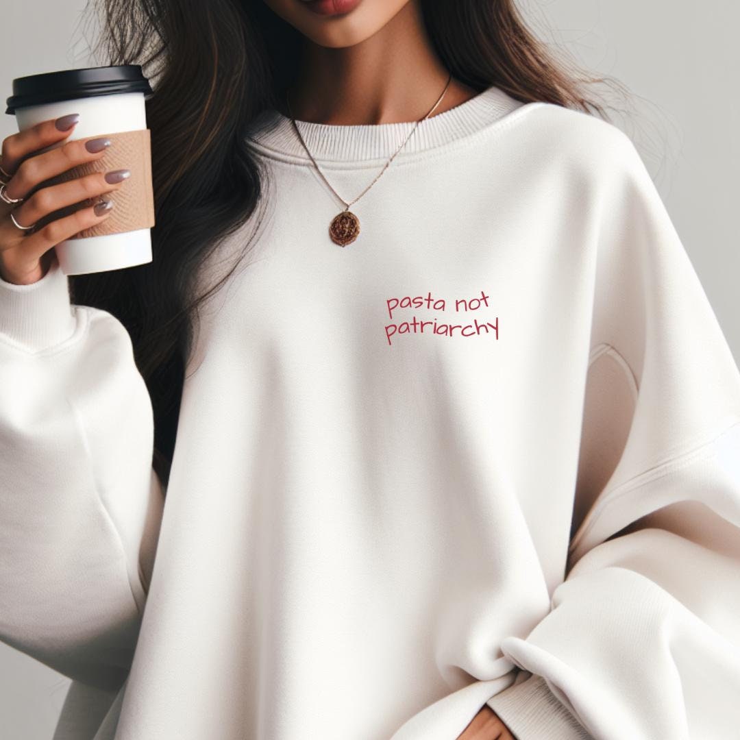 Pasta Not Patriarchy Oversized Noddle Retro Sweater Feminist Gift Feminism Cheese Italian Y2K Pride Vintage Equality Female Empowerment Food Pasta Not Patriarchy Oversized Noddle Retro Sweater Feminist Gift Feminism Cheese Italian Y2K Pride Vintage Equality Female Empowerment Food von CincerelyYoursShop