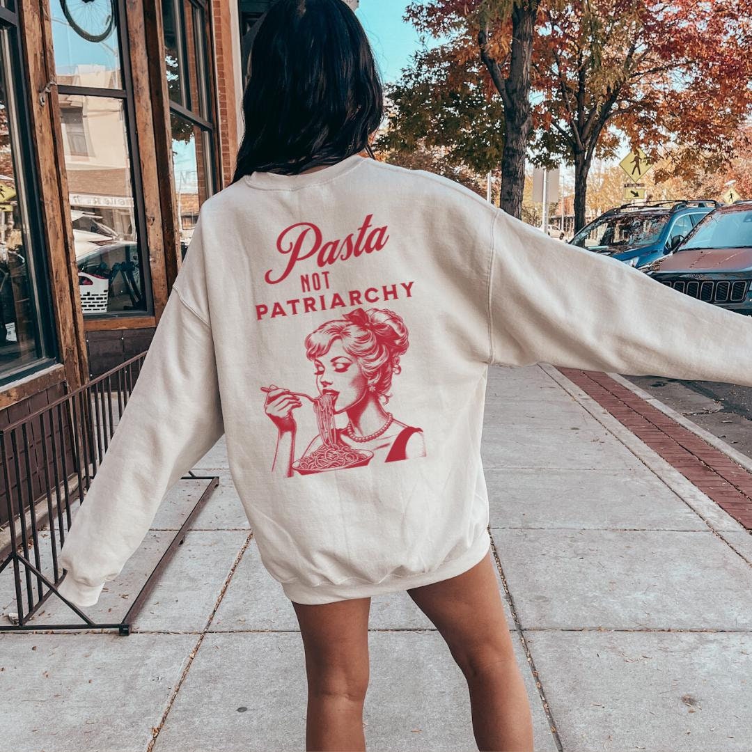 Pasta Not Patriarchy Oversized Noddle Retro Sweater Feminist Gift Feminism Cheese Italian Y2K Pride Vintage Equality Female Empowerment Food Pasta Not Patriarchy Oversized Noddle Retro Sweater Feminist Gift Feminism Cheese Italian Y2K Pride Vintage Equality Female Empowerment Food von CincerelyYoursShop