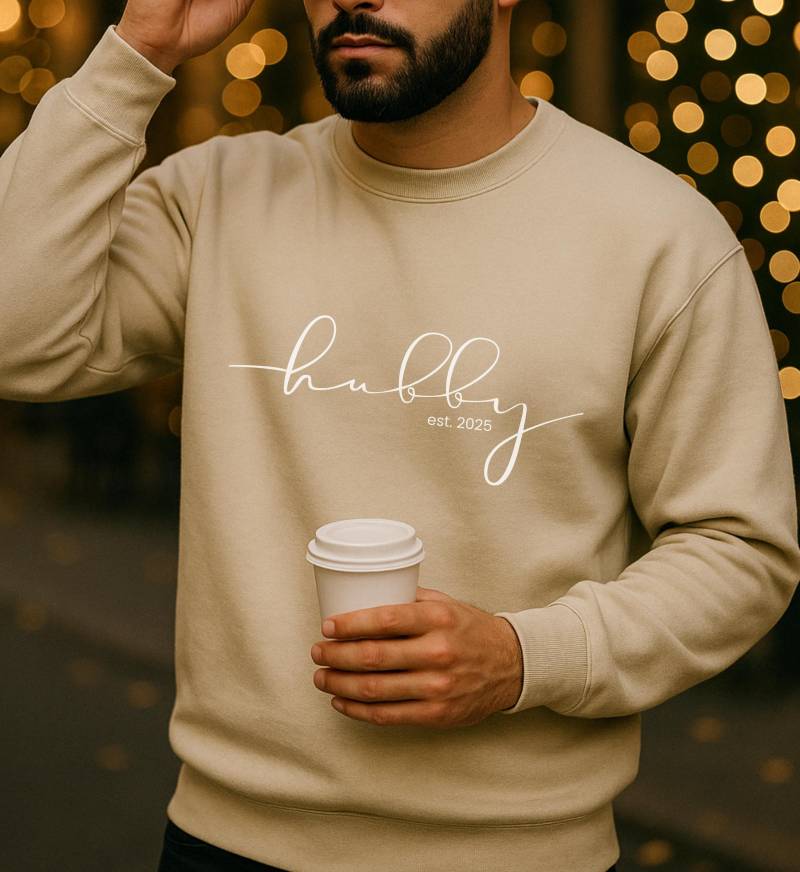 Personalized Hubby Sweatshirt Minimal Typography Groom Sweater Wedding Gift Husband Newlywed Honeymoon Outfit Unique Old Money von CincerelyYoursShop