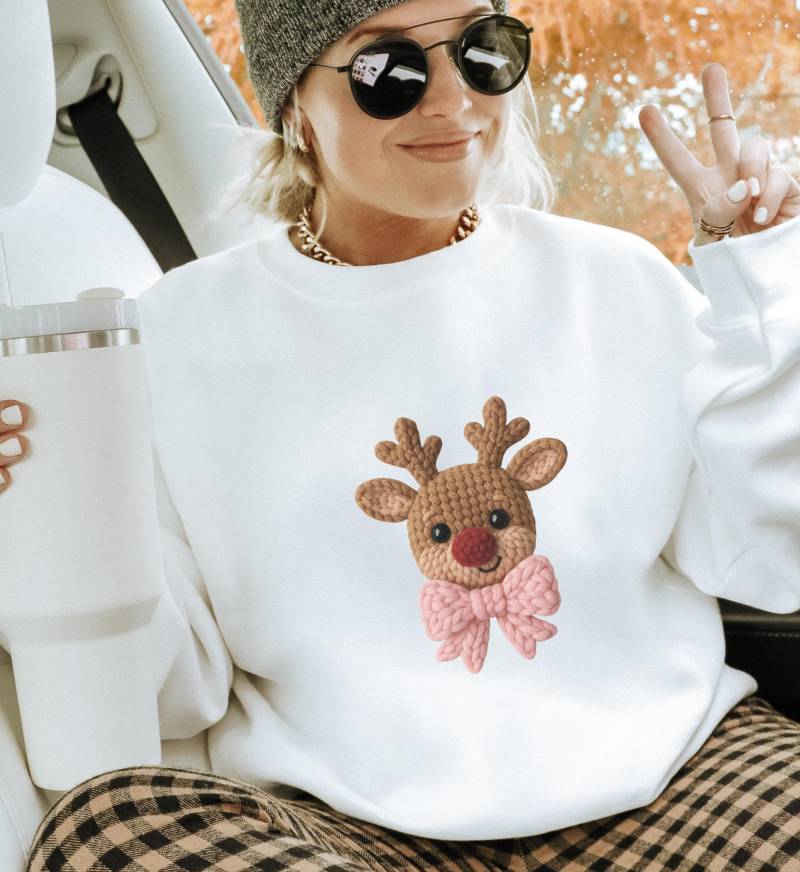 Pink Knitted Reindeer Sweatshirt Crochet Coquette Ugly Christmas Sweater Cute Bow Aesthetic Soft Holiday Shirt Vintage Girl Winter Bestie von CincerelyYoursShop