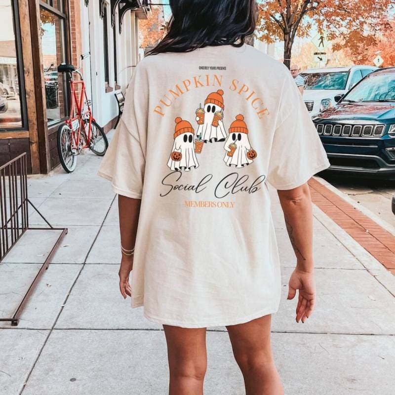 Pumpkin Spice Latte Social Club Oversized Retro Coffee Lover T-Shirt Food Cute Ghost Gift 90S Autumn Halloween Back Print Y2K Pocket von CincerelyYoursShop