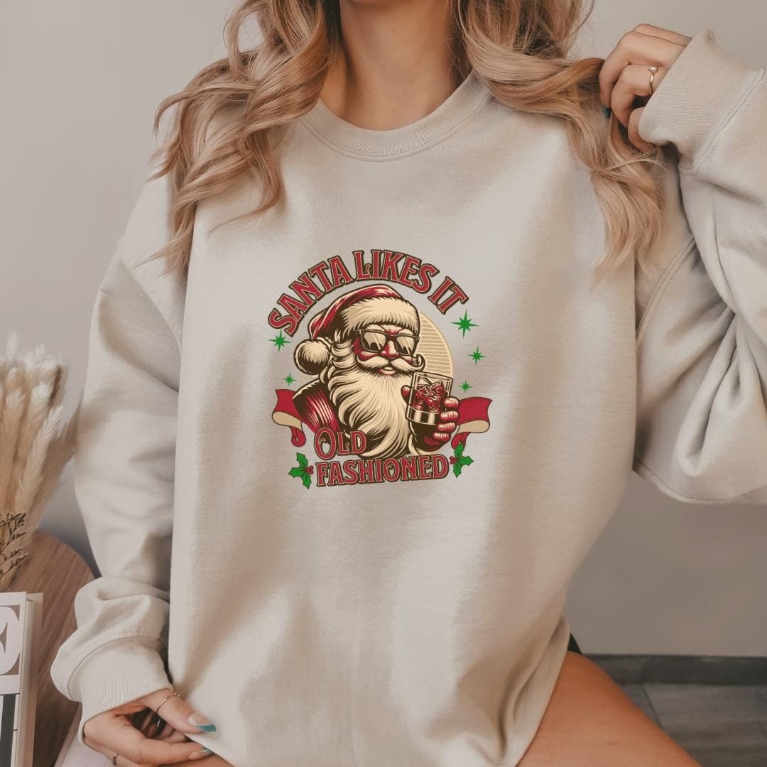 Santa Claus Likes It Old Fashioned Funny Vintage Christimas Sweatshirt Party Holiday Vacay Office Unhinged Shirt Silly Meme Retro Cocktail von CincerelyYoursShop