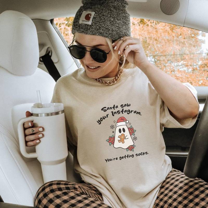 Santa Saw Your Instagram You Are Getting Socks Retro Cute Ghost Shirt Funny Meme Girly Comic Gift Silly Pinterest Y2K Christmas Sarcasm 90S von CincerelyYoursShop