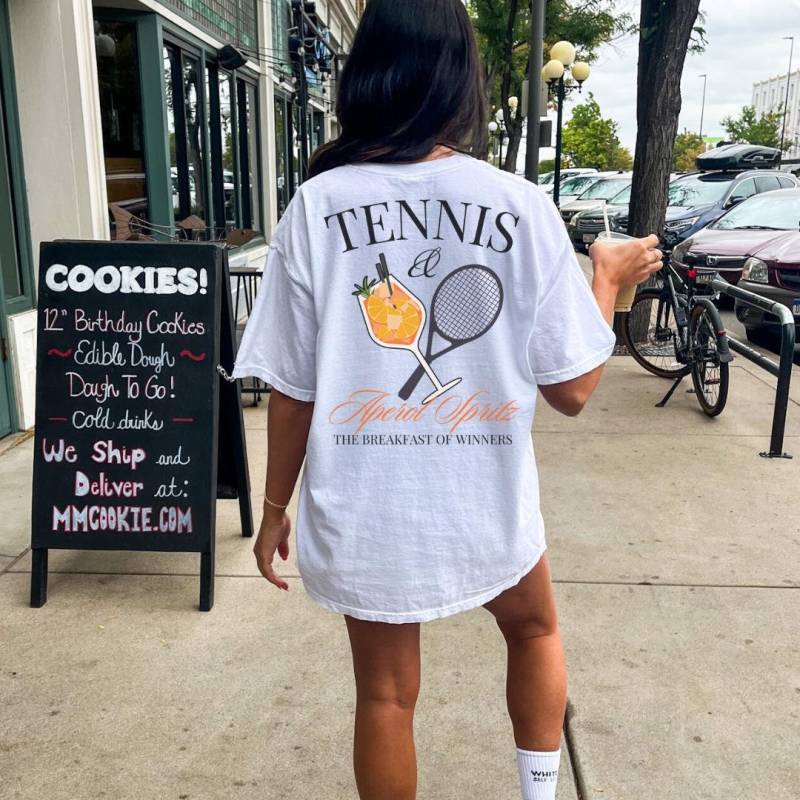 Tennis & Aperol Spritz The Breakfast Of Winners Retro Back Print 90S T-Shirt Tennis Lover Vintage Shirt Y2K Student Pocket Girl von CincerelyYoursShop