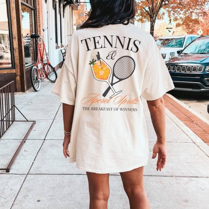 Tennis & Aperol Spritz The Breakfast Of Winners Retro Back Print 90S T-Shirt Tennis Lover Vintage Shirt Y2K Student Pocket Girl von CincerelyYoursShop