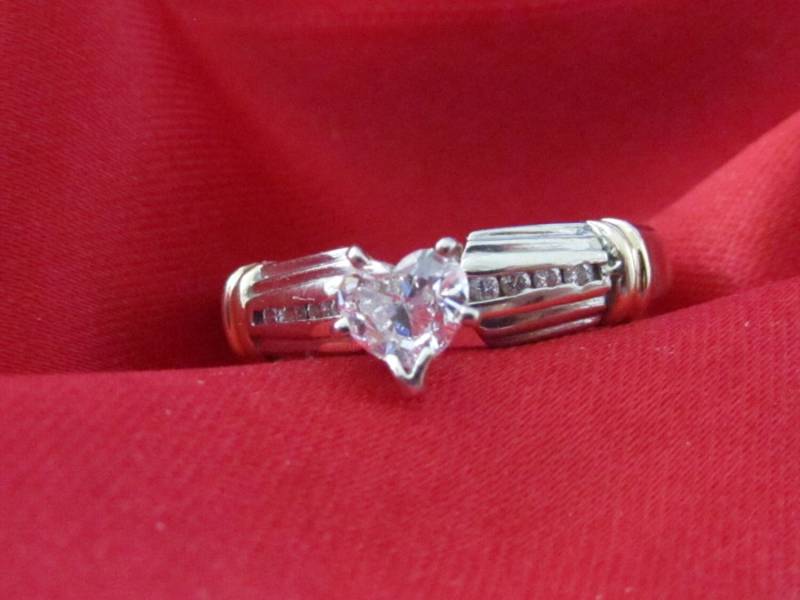 14K Weiß & Gelbes Gold Herz Geformt Diamant-Verlobungsring-Hochzeits-Größe 7 14K Weiß & Gelbes Gold Herz Geformt Diamant-Verlobungsring-Hochzeits-Größe 7 von CindeesDesigns