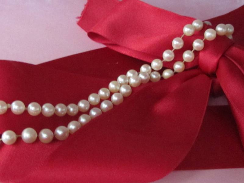 Sale Natural Pearl Halskette, Cream, 17 Dreivierter Zoll Länge, 14K Weißgold, Hochzeit, Braut-Jahrgang 70 Es Sale Natural Pearl Halskette, Cream, 17 Dreivierter Zoll Länge, 14K Weißgold, Hochzeit, Braut-Jahrgang 70 Es von CindeesDesigns