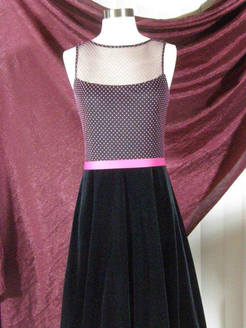 Pinkes Kleid Mit Tupfen Und Schwarzem Samt - Ideal Zum Abschlussball Passend Tanzen Vintage Pinkes Kleid Mit Tupfen Und Schwarzem Samt - Ideal Zum Abschlussball Passend Tanzen Vintage von CindyLouReNew