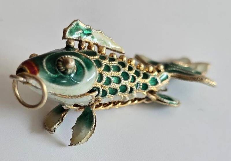 Vintage Cloisonne Enamel Silver Koi Fish Pendant topp Vintage Cloisonne Enamel Silver Koi Fish Pendant topp von CinnabarLacquer