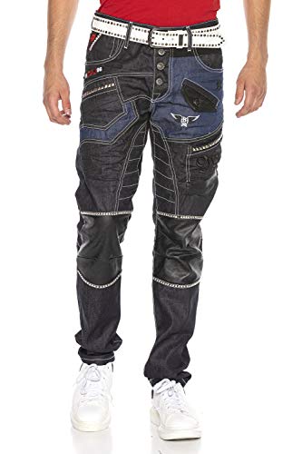 Cipo & Baxx Herren Jeanshose Regular Fit Denim Kunstleder Ausgefallen Men's Pants Denim Biker Nieten und Strassteine Jeans Dunkelblau W33 L32 von Cipo & Baxx