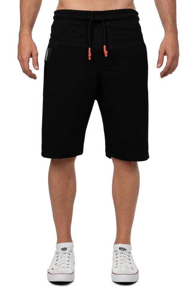 Cipo & Baxx Sweatshorts Herren Regular Fit Capri Hose Mid Waist BA-CK271 Kordelzug mit farblichen Akzenten von Cipo & Baxx