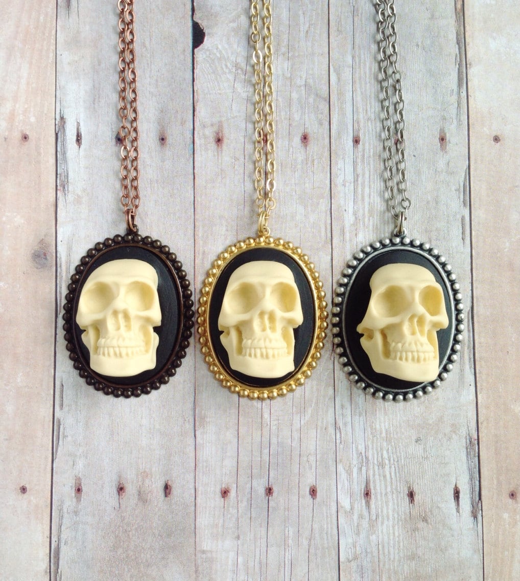 Totenkopf Halskette Menschliche Anatomie Schmuck Kuriosität Totenkopf Halskette Menschliche Anatomie Schmuck Kuriosität von CircaAD