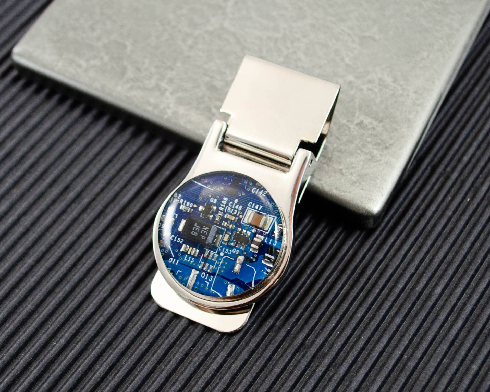 Blaue Platine Geldklammer von CircuitBreakerLabs