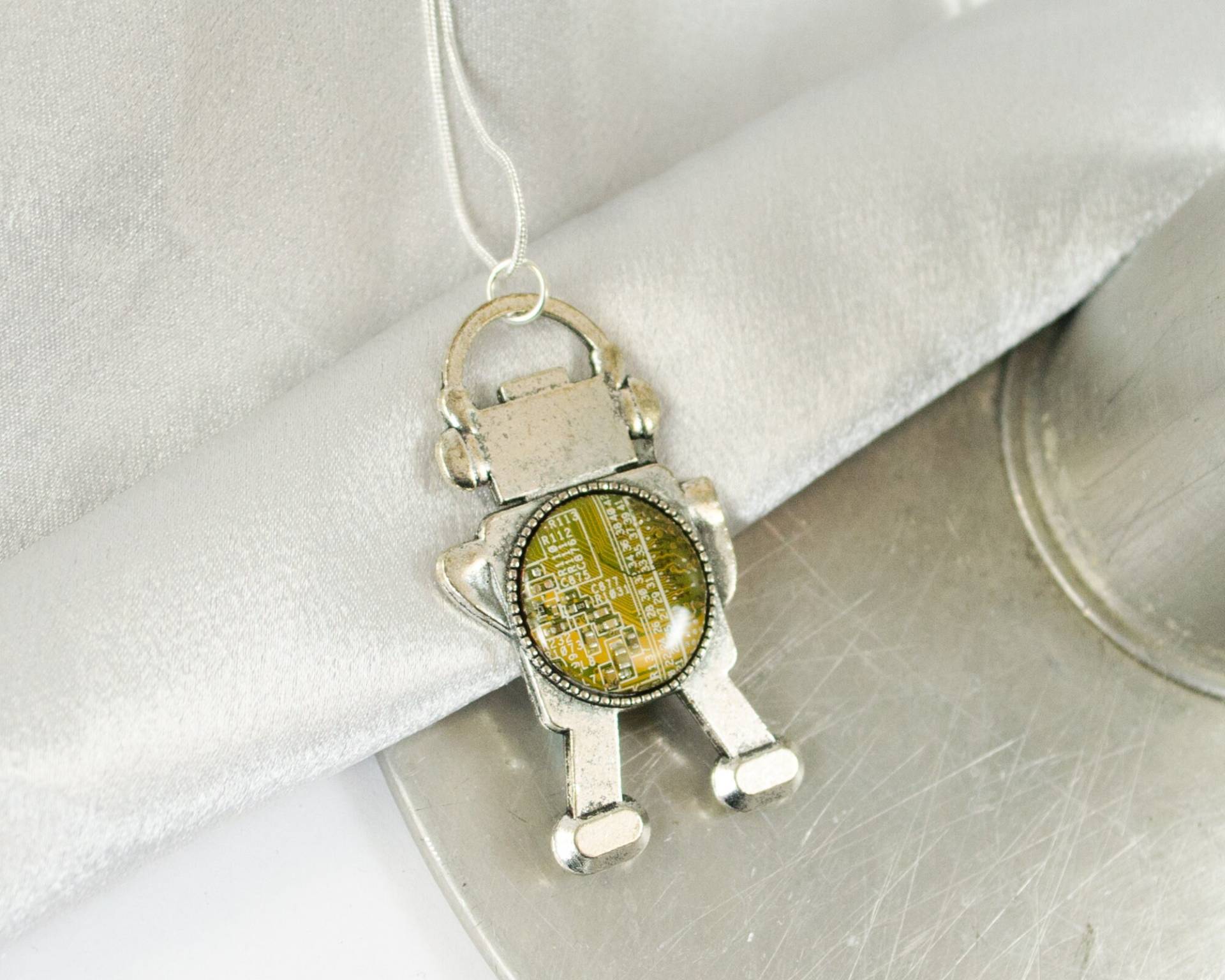 Gelbe Platinen Roboter Halskette, Schmuck von CircuitBreakerLabs