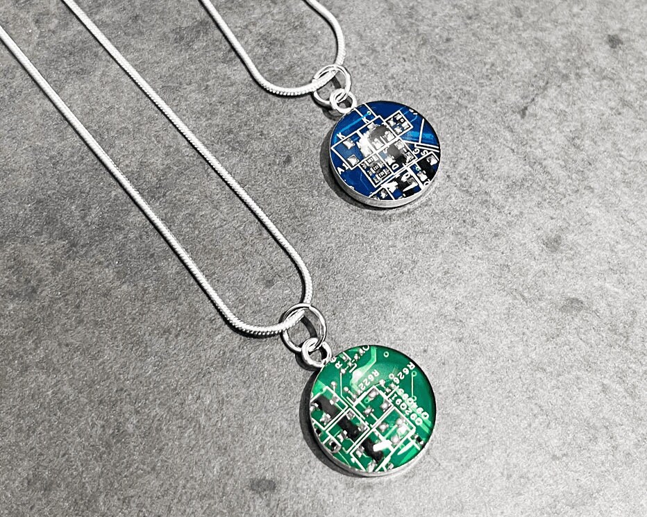 Halskette Mit Recycelter Platine, Kleine Größe, Computer Programmierer Halskette, Motherboard Anhänger, Wissenschaftler Schmuck von CircuitBreakerLabs