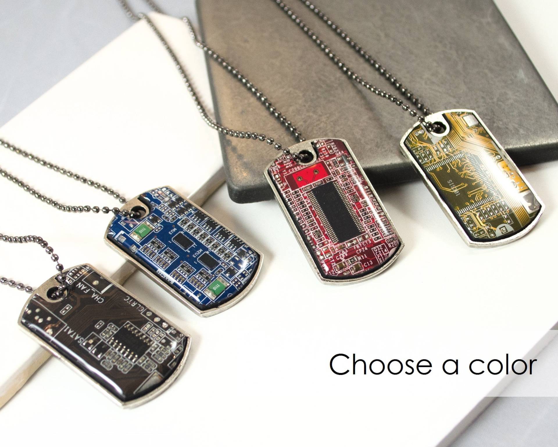 Platine Dog Tag Halskette, Tragbare Technologie Geschenk, Upcycled Computer Schmuck, Programmierer, Geek Techie Halskette Platine Dog Tag Halskette, Tragbare Technologie Geschenk, Upcycled Computer Schmuck, Programmierer, Geek Techie Halskette von CircuitBreakerLabs