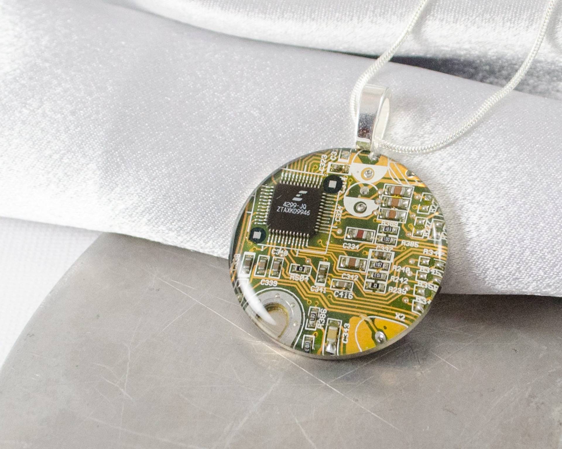 Platine Halskette Large Gelb, Recycling Computer Schmuck, Tragbare Technologie, Ingenieur Geschenk, Computerprogrammierer, Schmuck von CircuitBreakerLabs