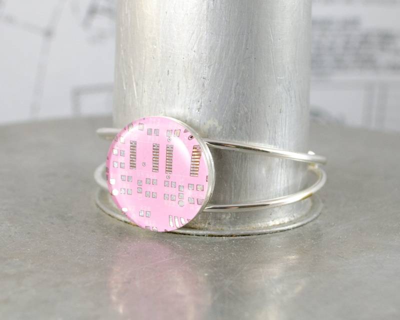 Platine Manschette Armband Pink von CircuitBreakerLabs
