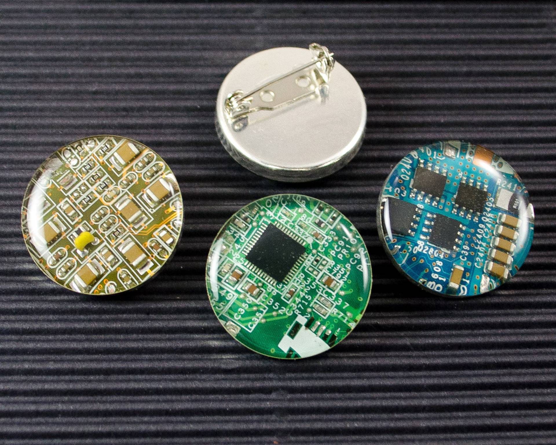 Platine Pin, Computer Programmierer, Recycled Motherboard Schmuck, Geek Chic Revers, Tragbare Technologie, Geschenk, Programmer, Nerdy Pin Button von CircuitBreakerLabs