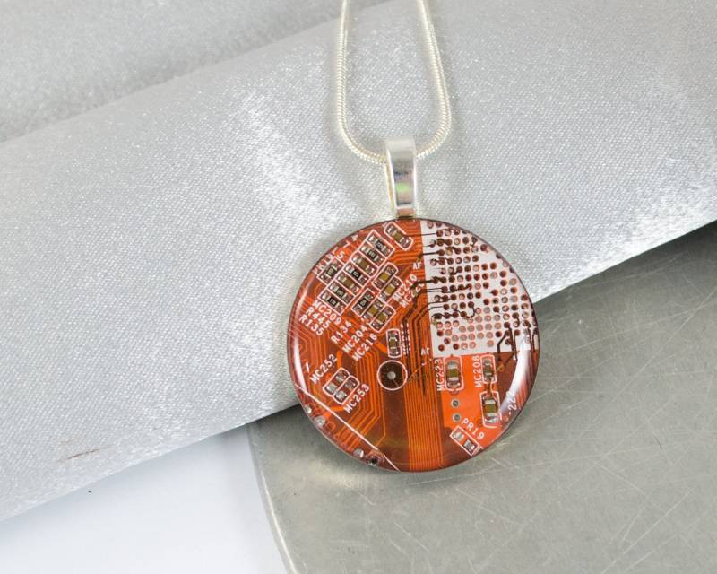Platinen Halskette Large Orange, Recycling Motherboard Schmuck, Tragbare Technologie, Computer Geschenk, Programmierer, Upcycled Platinen Halskette Large Orange, Recycling Motherboard Schmuck, Tragbare Technologie, Computer Geschenk, Programmierer, Upcycled von CircuitBreakerLabs