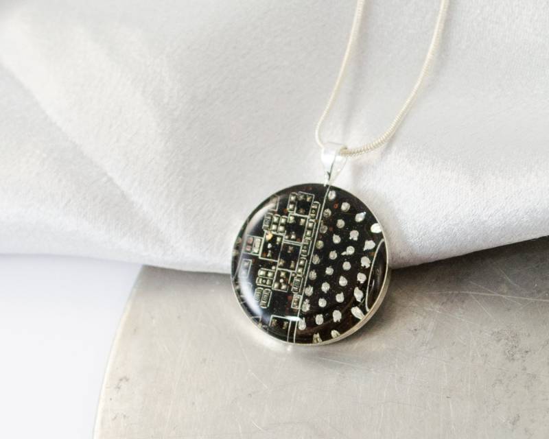 Platinen Kette Dunkel Braun Und Silber, Upcycled Computer Schmuck von CircuitBreakerLabs