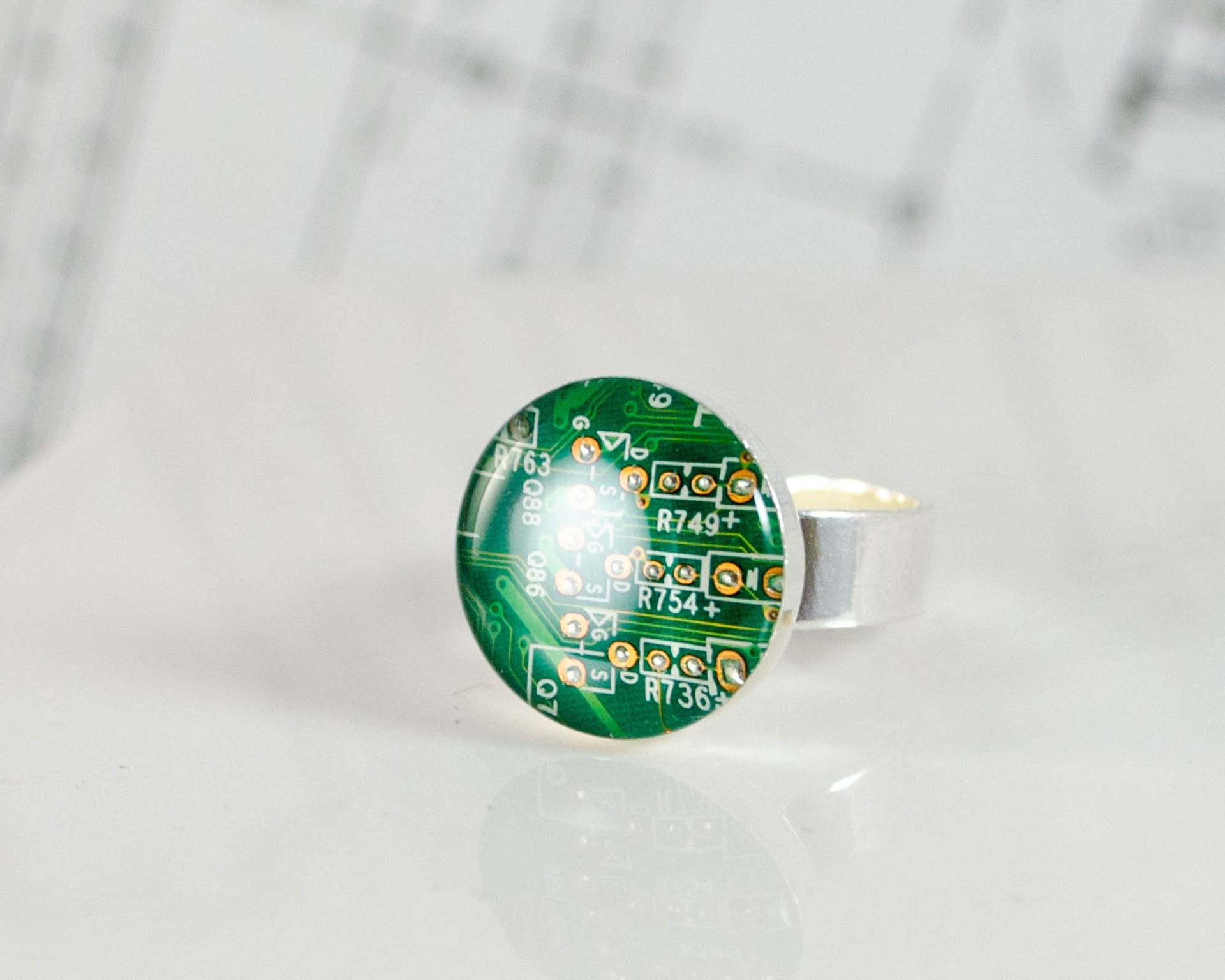 Recycled Platine Ring Verstellbar Grün, Computer Schmuck von CircuitBreakerLabs