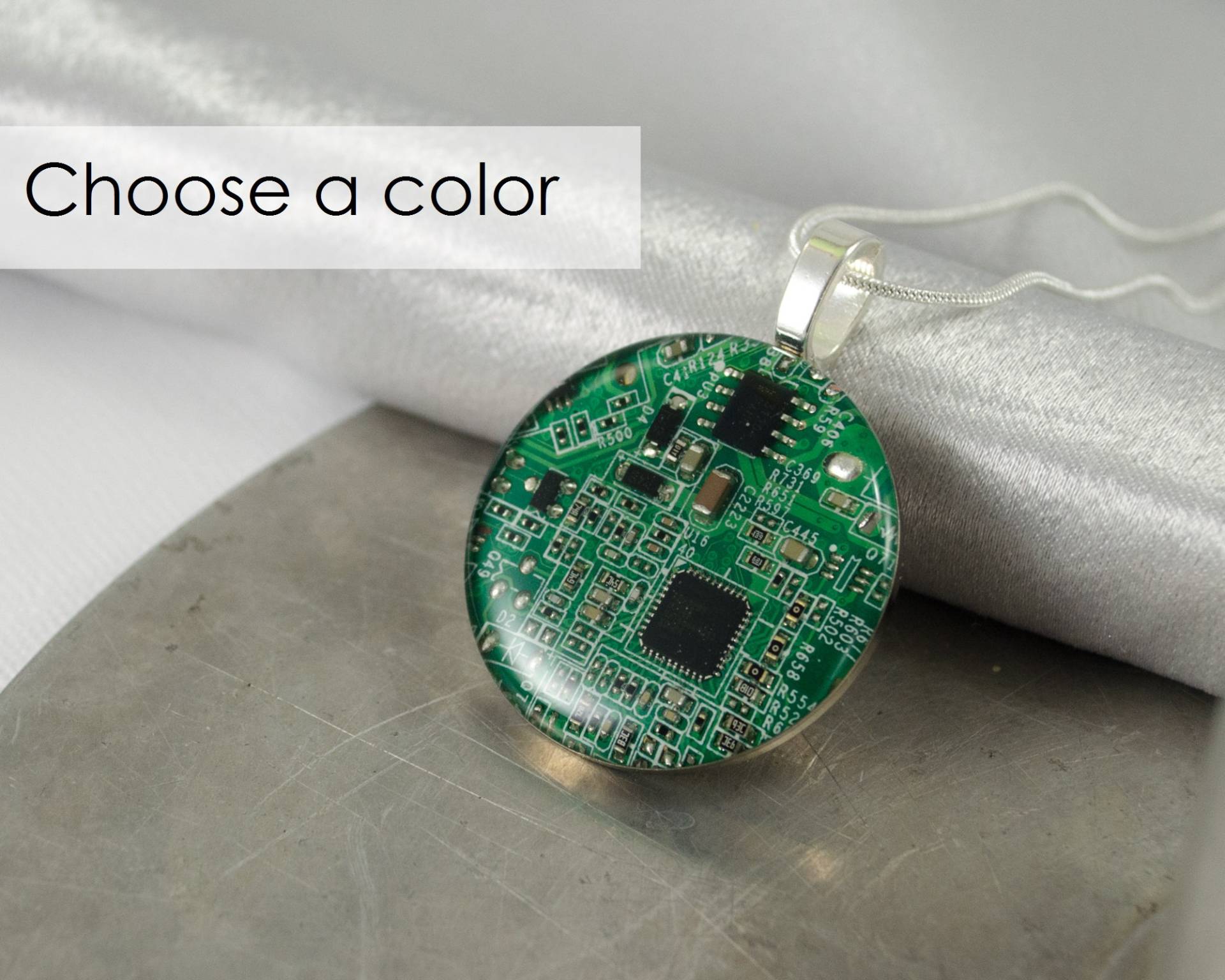 Wählen Sie Farbe Platinen-Halskette Large, Recycelte Motherboard-Schmuck, Tragbare Technologie, Computer-Geschenk, Computerprogrammierer, Upcycled von CircuitBreakerLabs