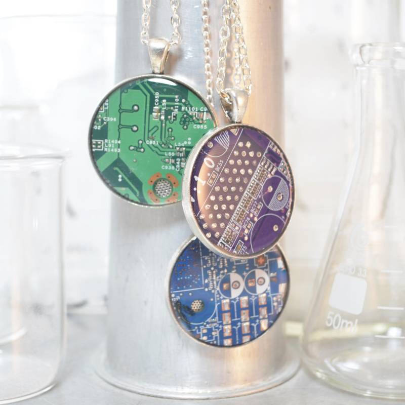 Wählen Sie Farbe Platinen-Halskette Large, Recycelte Motherboard-Schmuck, Tragbare Technologie, Computer-Geschenk, Computerprogrammierer, Upcycled von CircuitBreakerLabs