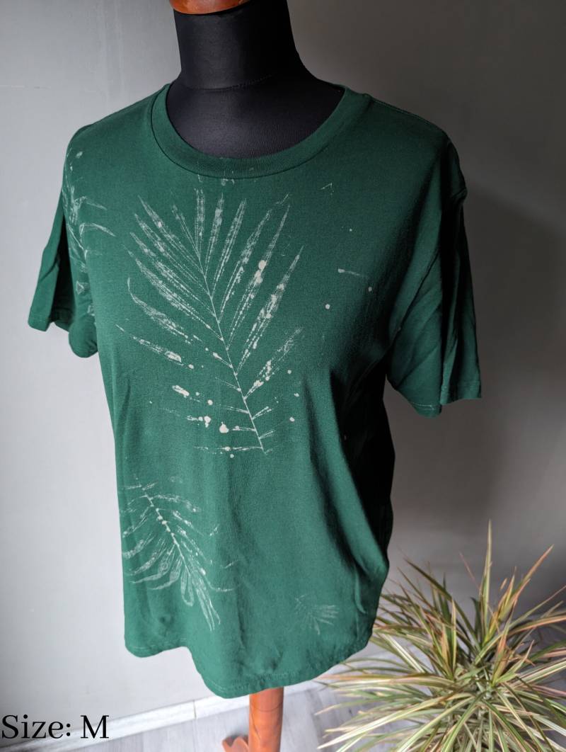 Batik T-Shirt - Flaschengrün Ausgebleichte Blätter Gr. M, Xl, Xxl von SarahMarkiel