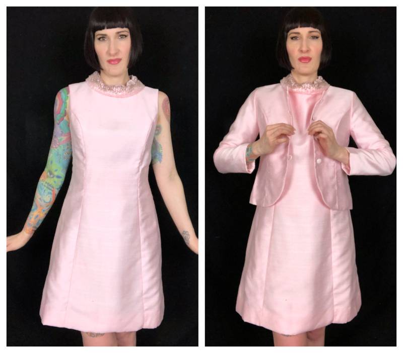 Vintage 1960Er Jahre Hellrosa Baumwolle Wolle Mischung Passende 2 Zweiteilige Pailletten Kleid Und Anzugjacke Set - Größe Medium von CircusCatVintage