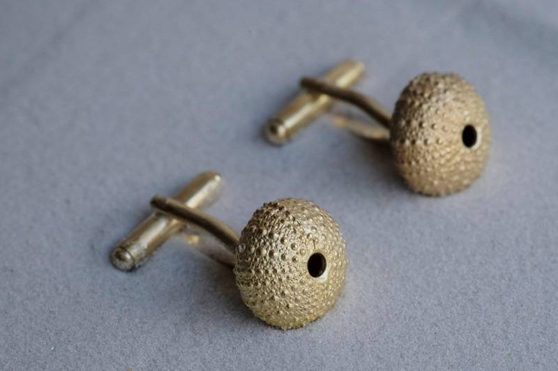 Manschettenknöpfe Organisch, Vergoldet, Gold Manschettenknopf Maritim, Schmuck Bräutigam Surfer, Seeigel von Cirer