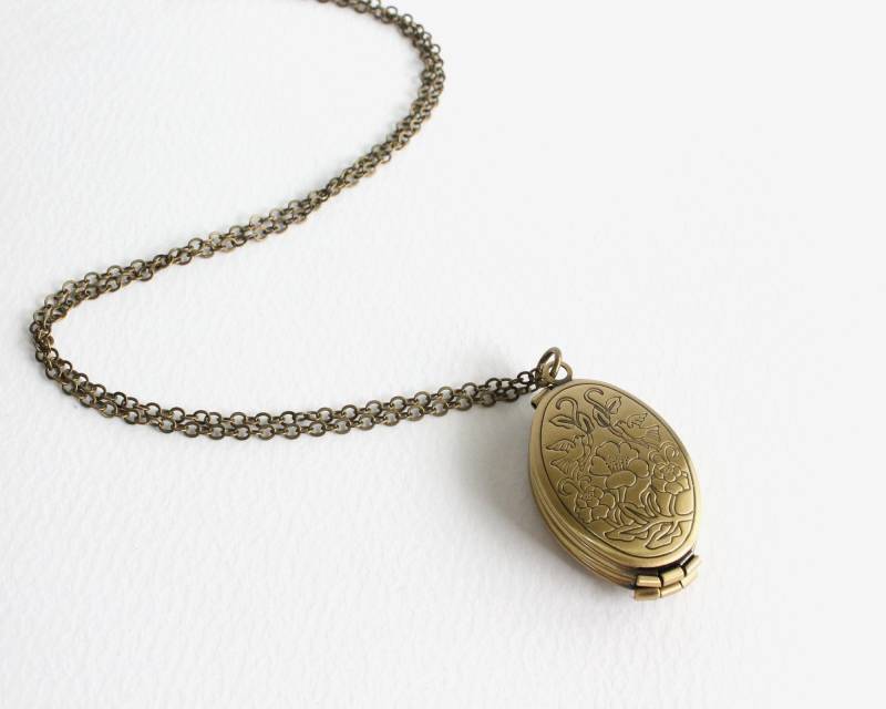 4-Seiten Ovale Bronze Medaillon Halskette 4-Seiten Ovale Bronze Medaillon Halskette von CissyPixie