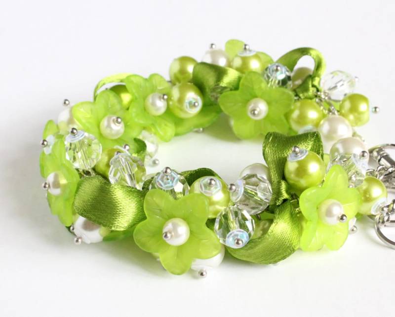 Apfelgrüne Blume Cluster Armband Und Ohrringe Set Apfelgrüne Blume Cluster Armband Und Ohrringe Set von CissyPixie