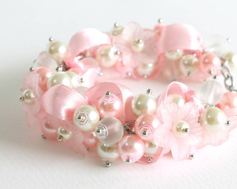 Baby Rosa Blume Cluster Armband Und Ohrringe Set von CissyPixie