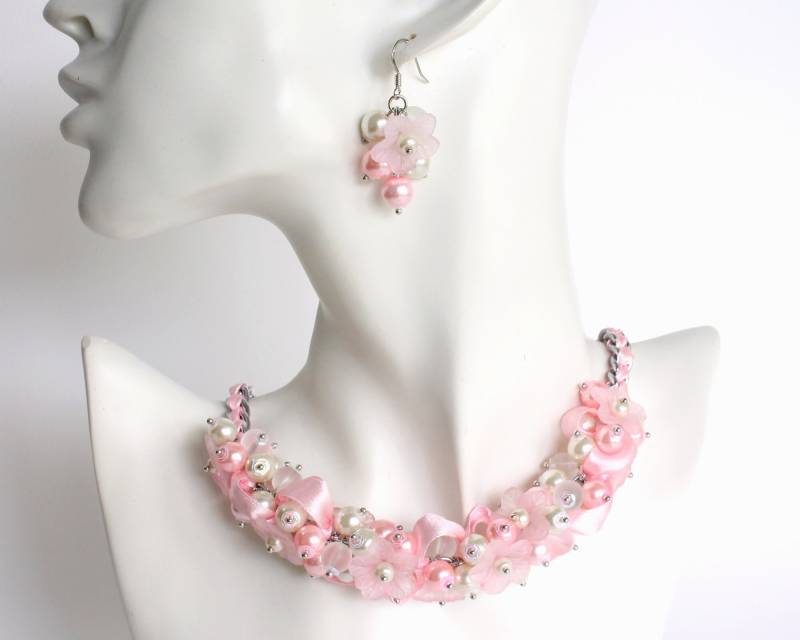 Baby Rosa Blume Cluster Halskette Und Ohrringe Set Baby Rosa Blume Cluster Halskette Und Ohrringe Set von CissyPixie