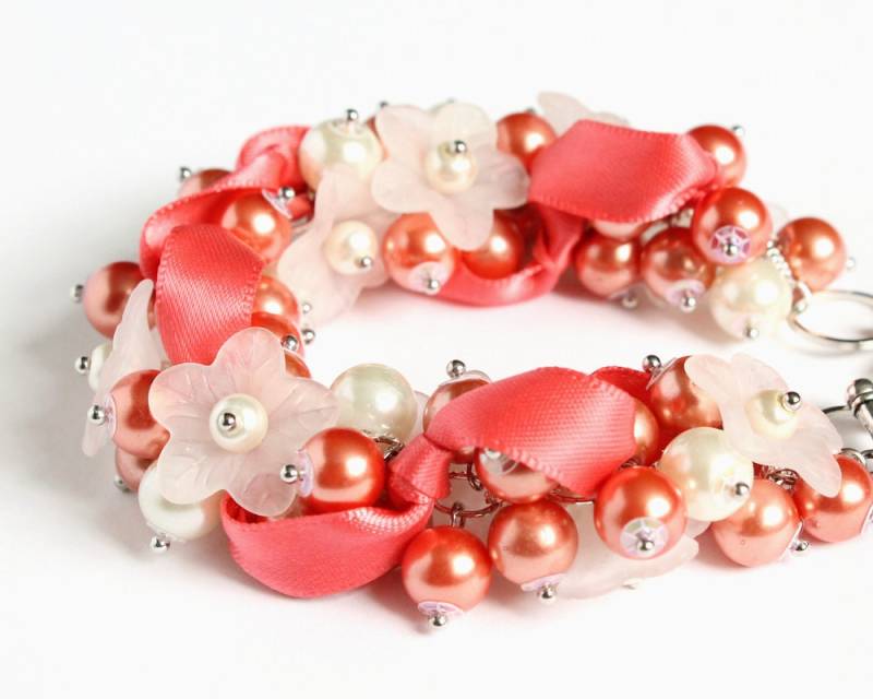 Coral Pink White Flower Brautjungfer Cluster Armband Und Ohrringe Set Coral Pink White Flower Brautjungfer Cluster Armband Und Ohrringe Set von CissyPixie
