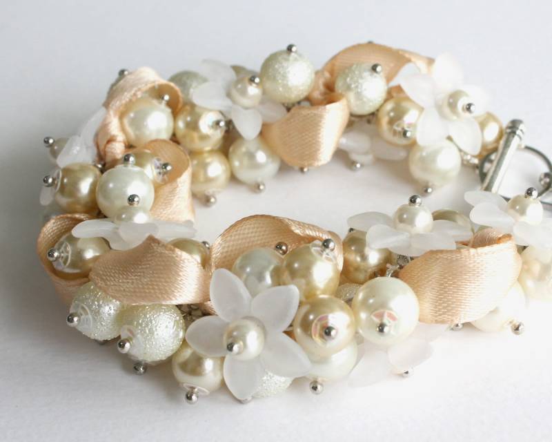 Elfenbein Weiße Blume Cluster Armband Und Ohrringe Set Elfenbein Weiße Blume Cluster Armband Und Ohrringe Set von CissyPixie