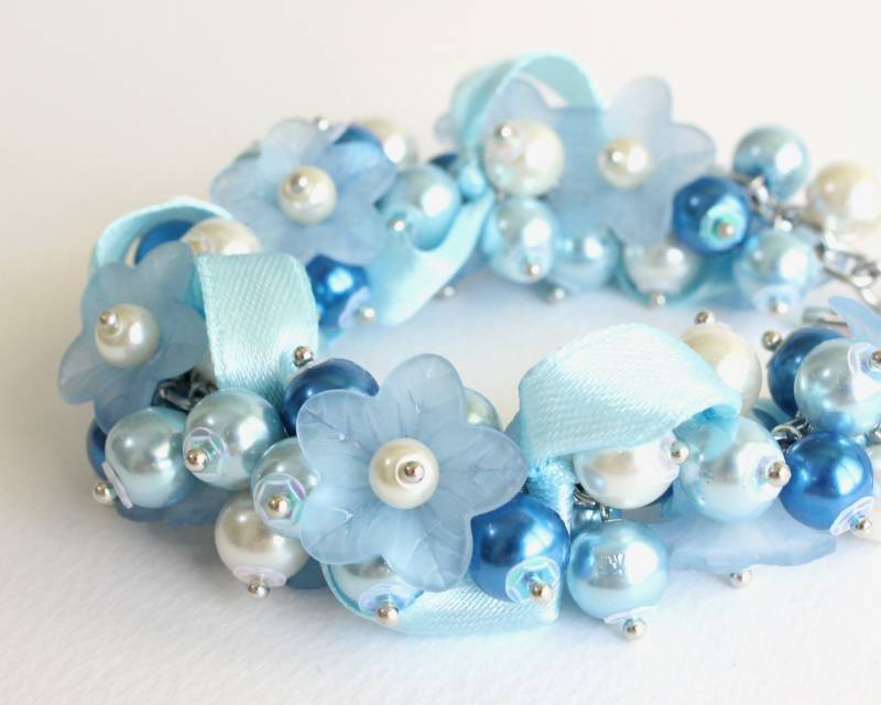 Himmelblaue Blume Cluster Armband Und Ohrringe Set Himmelblaue Blume Cluster Armband Und Ohrringe Set von CissyPixie