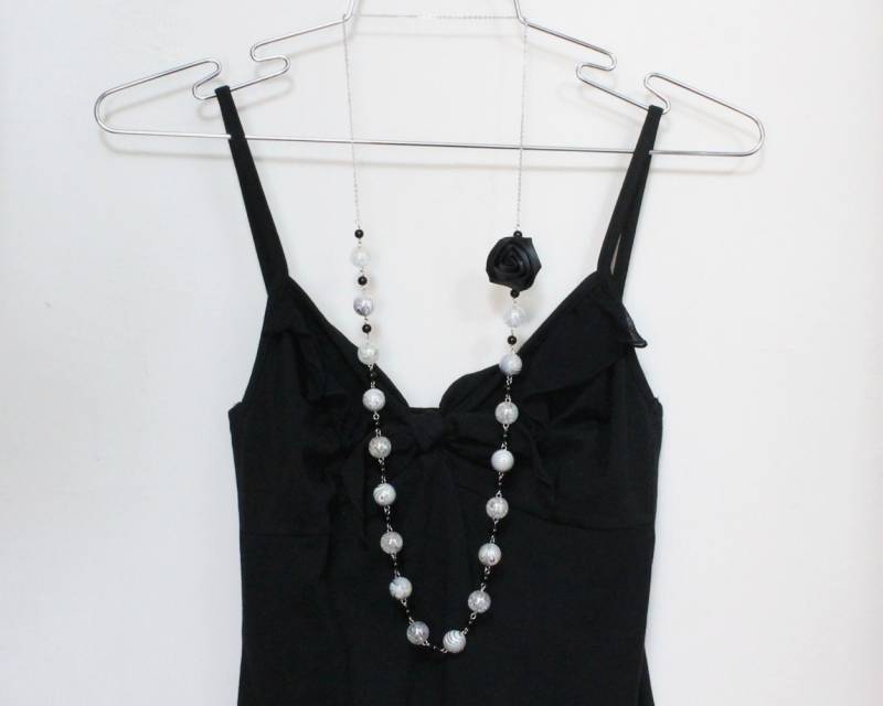 Lange Perlenkette Schwarz Und Weiß Mit Ribbon Rose Lange Perlenkette Schwarz Und Weiß Mit Ribbon Rose von CissyPixie