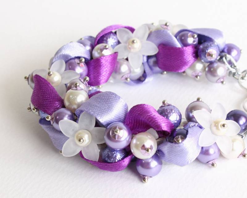 Lila Violett Weiße Blume Brautjungfer Cluster Armband Und Ohrringe Set Lila Violett Weiße Blume Brautjungfer Cluster Armband Und Ohrringe Set von CissyPixie