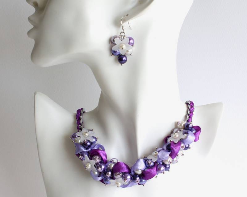 Lila Violett Weiße Blume Brautjungfer Cluster Halskette Und Ohrringe Set Lila Violett Weiße Blume Brautjungfer Cluster Halskette Und Ohrringe Set von CissyPixie