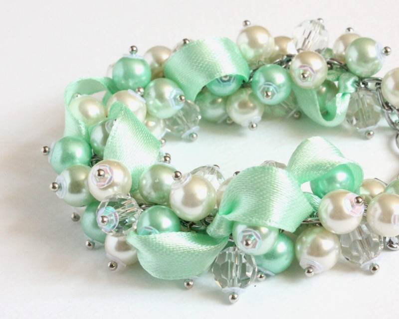 Mintgrüne Cluster Armband Und Ohrringe Set Mintgrüne Cluster Armband Und Ohrringe Set von CissyPixie