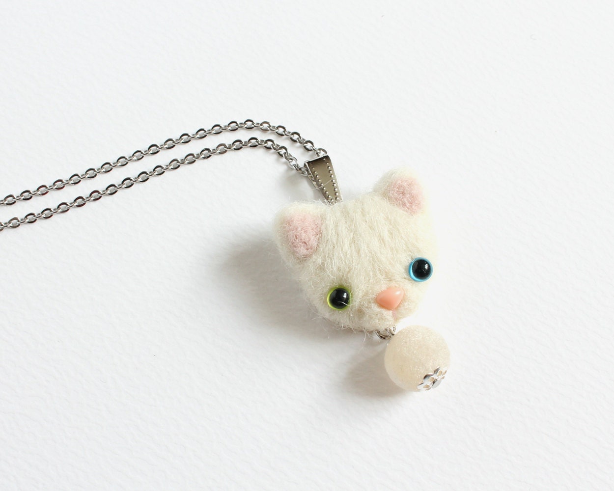 Nadel Gefilzte Weiße Heterochromie Katze Halskette Oder Brosche Ring Schalnadel Nadel Gefilzte Weiße Heterochromie Katze Halskette Oder Brosche Ring Schalnadel von CissyPixie